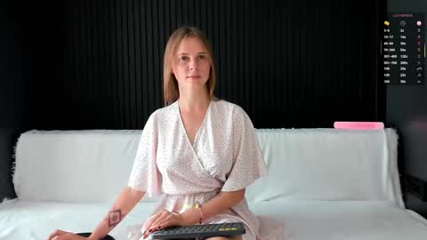 Snapshot of alyona_24 chatting on September 21, 12:53 pm Alena online show from September 21, 12:53 pm