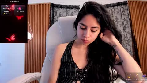 alyssabeauty_ online show from February 1, 9:01 pm