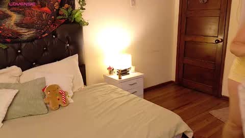         online show from November 22, 2:15 pm