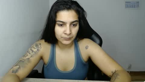 The queen of the biceps  online show from November 23, 9:02 pm