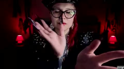 Goddess Amanita online show from December 3, 11:11 am