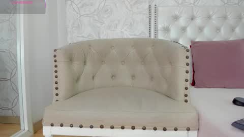 Snapshot of amara_rousse chatting on October 15, 12:06 pm amara_rousse online show from October 15, 12:06 pm