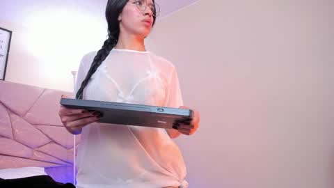 amara velle  online show from April 1, 1:41 pm