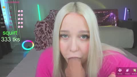 Snapshot of amazongirls chatting on January 8, 8:27 am Im Mandy and I love to play in public and do crazy in PVT online show from January 8, 8:27 am