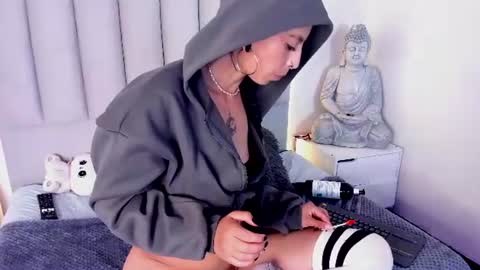 ambar_gh1 online show from July 26, 5:05 am