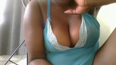 Mia online show from February 4, 9:49 am