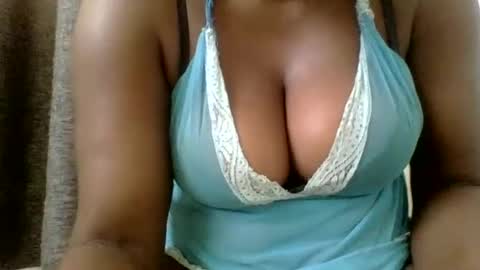 Mia online show from February 9, 1:35 pm