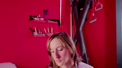 ambar_roux1 online show from September 19, 2:54 pm