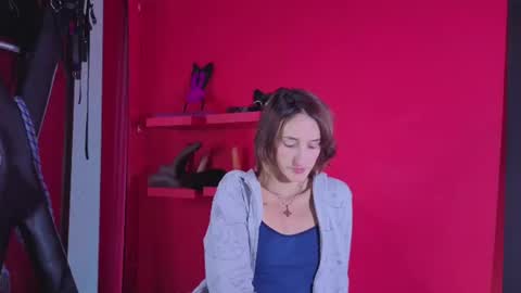 ambar_roux1 online show from November 14, 1:57 pm