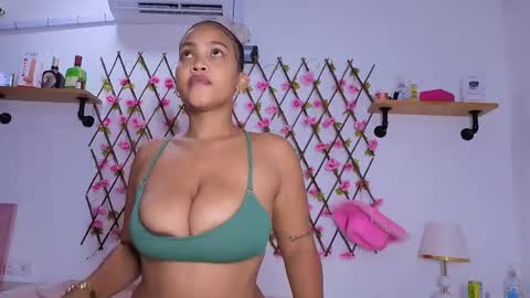 amber_love04 online show from May 24, 8:37 pm