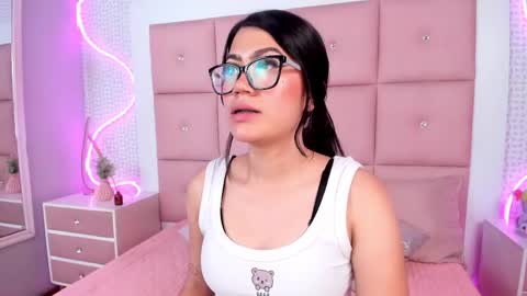 Amber online show from April 16, 8:31 pm