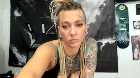 Amberneddie online show from November 15, 7:37 pm