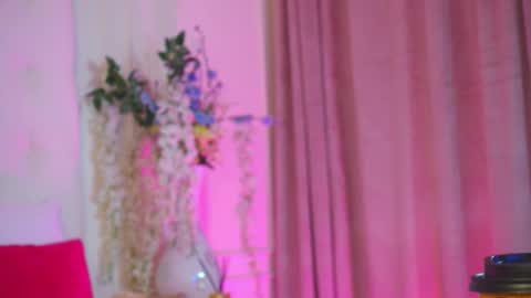 Amberseyes online show from March 12, 8:18 am