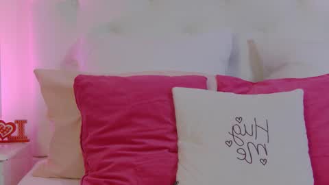 Amberseyes online show from February 10, 7:00 am