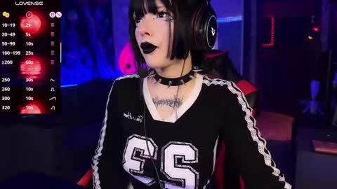 Amelia Aley  online show from October 21, 10:31 am