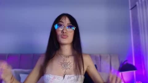 lia online show from September 29, 12:04 pm