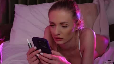 Snapshot of ameliaangell chatting on March 10, 10:45 pm Amelia online show from March 10, 10:45 pm
