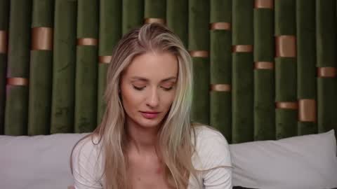 Snapshot of ameliaangell chatting on December 29, 10:12 am Amelia online show from December 29, 10:12 am