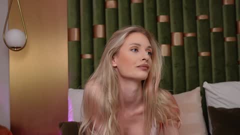 Snapshot of ameliaangell chatting on January 10, 9:13 am Amelia online show from January 10, 9:13 am