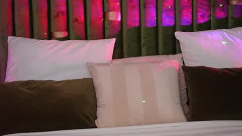 Snapshot of ameliaangell chatting on December 7, 5:43 am Amelia online show from December 7, 5:43 am