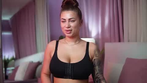  Amelia  online show from June 25, 6:57 pm