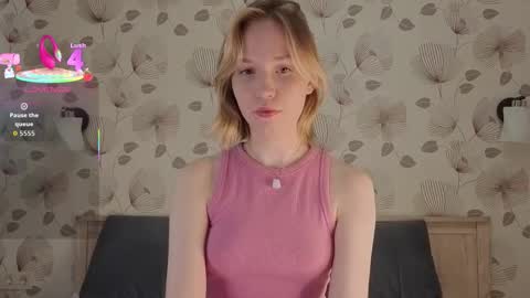 Snapshot of ameliamurrr chatting on October 13, 9:00 am Emmy online show from October 13, 9:00 am