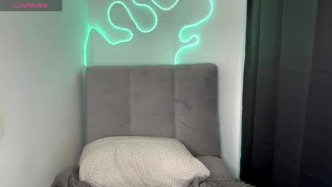 ameliasiren online show from December 16, 7:04 am