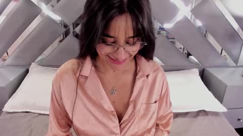 Snapshot of amelli_colette chatting on September 20, 1:14 pm amelli_colette online show from September 20, 1:14 pm