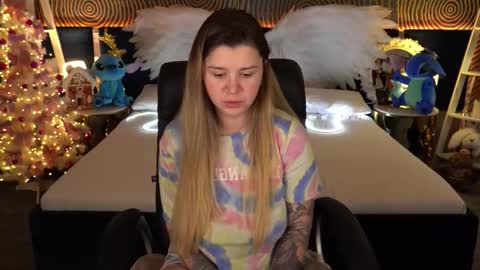 amellymillyy online show from January 9, 2:33 pm