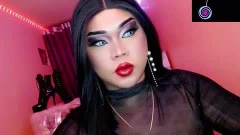 Queen Mireska online show from November 10, 5:05 pm