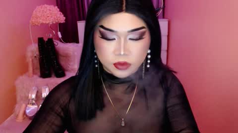 Snapshot of amiadoll chatting on September 23, 4:01 pm Queen Mireska online show from September 23, 4:01 pm