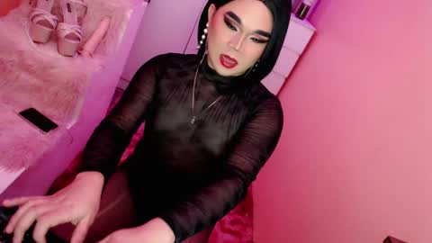Snapshot of amiadoll chatting on February 7, 6:24 pm Queen Mireska online show from February 7, 6:24 pm