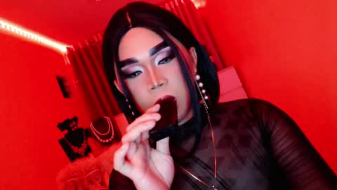 Snapshot of amiadoll chatting on March 10, 3:20 pm Queen Mireska online show from March 10, 3:20 pm