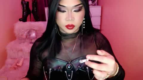 Snapshot of amiadoll chatting on October 12, 2:09 pm Queen Mireska online show from October 12, 2:09 pm