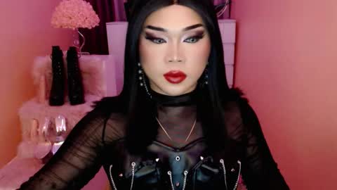 Snapshot of amiadoll chatting on September 26, 4:04 pm Queen Mireska online show from September 26, 4:04 pm