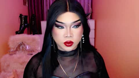 Snapshot of amiadoll chatting on October 5, 12:57 pm Queen Mireska online show from October 5, 12:57 pm