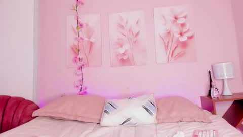 AmiiClark  online show from March 11, 7:28 pm