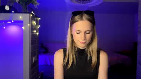 Amily online show from July 25, 6:28 pm