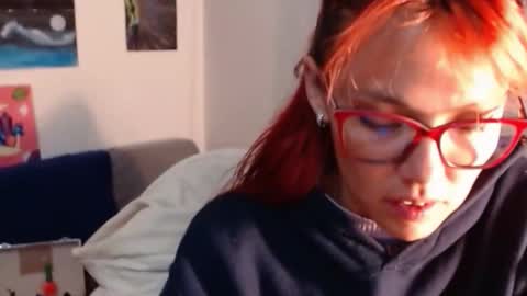 yisel online show from November 21, 1:36 am