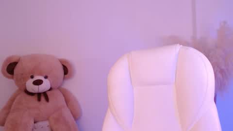 Snapshot of amonet_x chatting on October 6, 10:33 am Sophi online show from October 6, 10:33 am