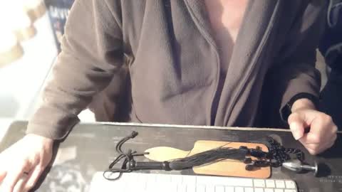 amslave4f online show from January 9, 12:44 pm