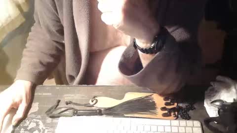 amslave4f online show from October 29, 8:49 am