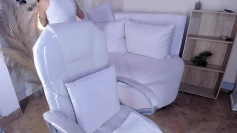     online show from March 4, 8:27 pm