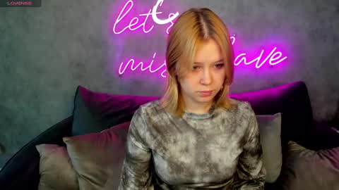 Snapshot of amy_kimberlly chatting on February 10, 5:47 am Amy online show from February 10, 5:47 am