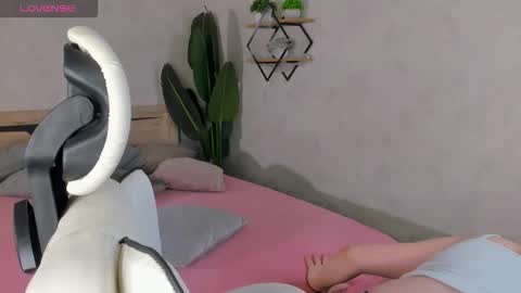 Amy online show from December 4, 12:10 am