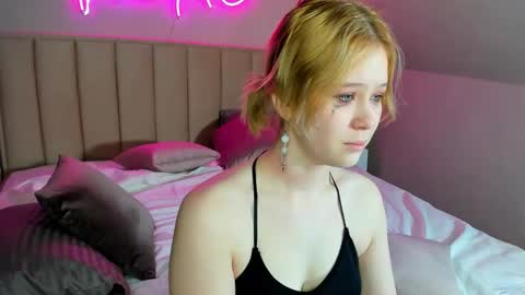 Snapshot of amy_kimberlly chatting on January 20, 4:21 am Amy online show from January 20, 4:21 am