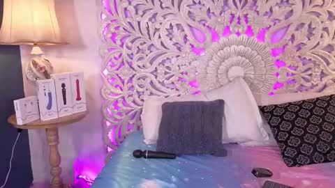 Little Slut Nicolee online show from September 11, 10:33 pm