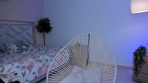 Amely online show from November 11, 1:24 pm