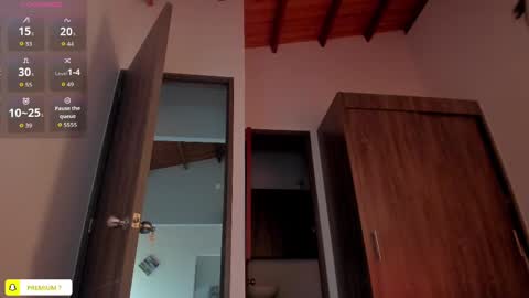 Snapshot of amyharlow_ chatting on October 17, 1:37 pm Jenn online show from October 17, 1:37 pm