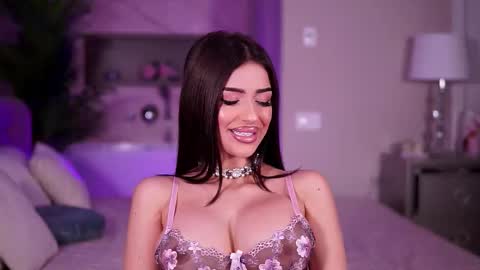 Amyra online show from December 4, 9:20 am